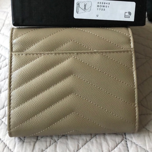 SOLD! NWT YVES Saint Laurent Monogram Wallet in Grey - Picture 6 of 10